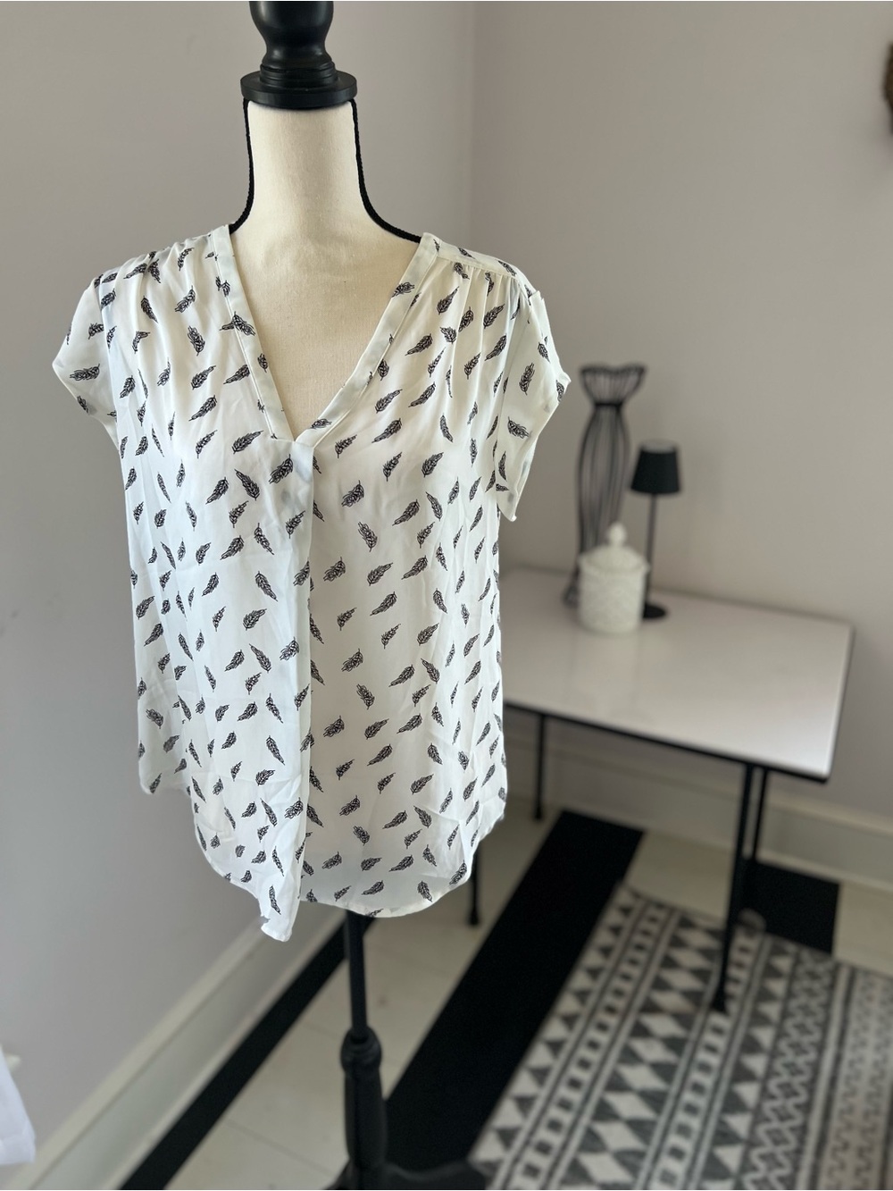 fun 2 fun White V-Neck Short Sleeve Blouse with Black Feather Print